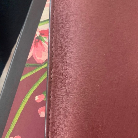 SOLD Authentic Gucci Blooms Full set clutch - Picture 3 of 8